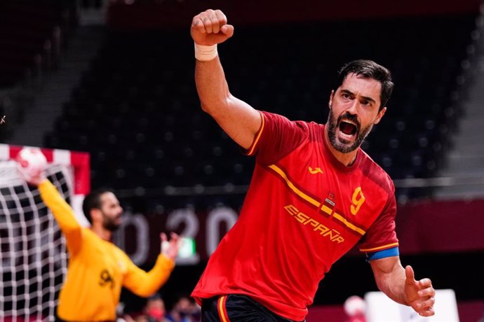 El capitán de la selección española masculina de balonmano Raúl Entrerríos, en el partido por el bronce ganado a Egipto (31-33) en los Juegos Olímpicos de Tokyo 2020, en su último partido con los 'Hispanos' por su retirada