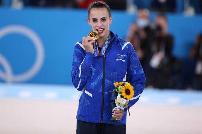 07 August 2021, Japan, Tokyo: Israel's gold medallist Linoy Ashram celebrates with her medal after the Rhythmic Gymnastics Individual All-Around Final competition at the Ariake Gymnastics, during the Tokyo 2020 Olympic Games. Photo: Mickael Chavet/ZUMA 