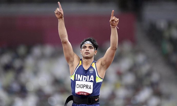 Neeraj Chopra celebra su medalla de oro en jabalina en los Juegos Olímpicos de Tokio
