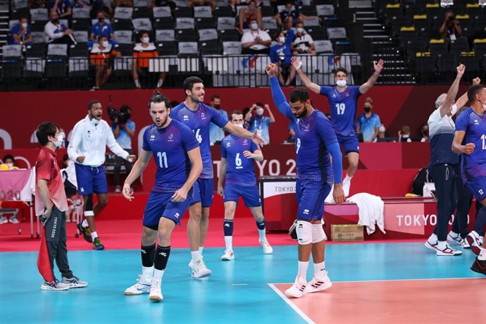 La selección francesa de voleibol celebra su victoria en la final de los Juegos Olímpicos de Tokio