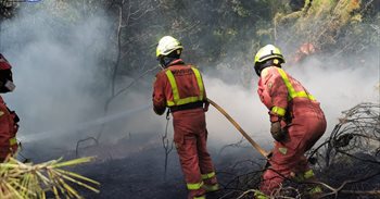 Un incendio forestal en Rafelguaraf (Valencia) obliga a desalojar dos urbanizaciones