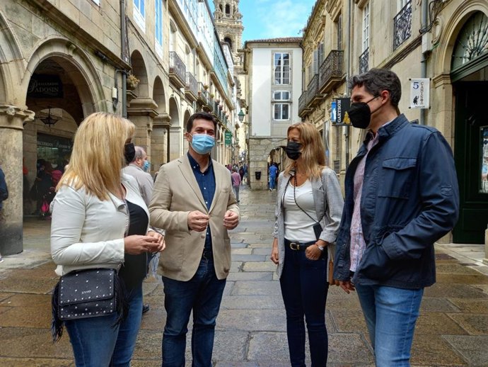 Gonzalo Caballero, acompañado de otros dirigentes socialistas, anuncia la activación del proceso para diseñar la ponencia del PSdeG.