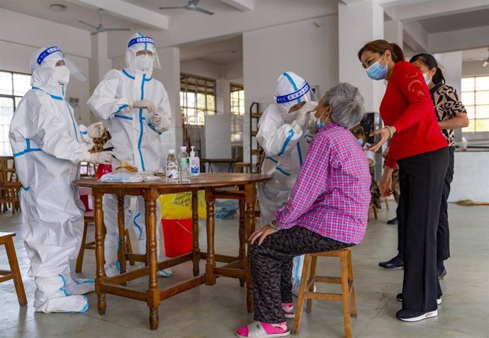 Archivo - Pruebas de coronavirus en la provincia de Yunnan ante el repunte de casos