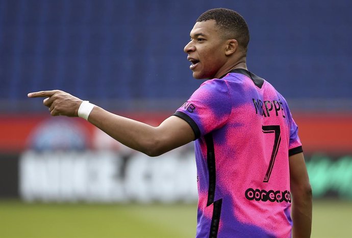 Archivo - Kylian Mbappe of PSG celebrates the winning goal of Mauro Icardi during the French championship Ligue 1 football match between Paris Saint-Germain (PSG) and AS Saint-Etienne (ASSE) on April 18, 2021 at Parc des Princes stadium in Paris, France