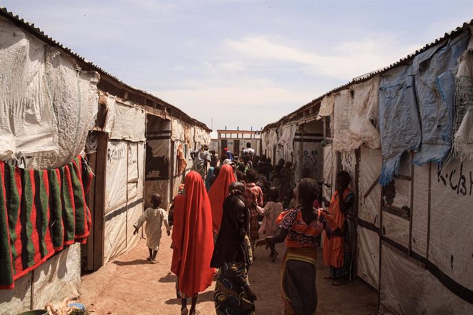 Archivo - Desplazados internos en Borno