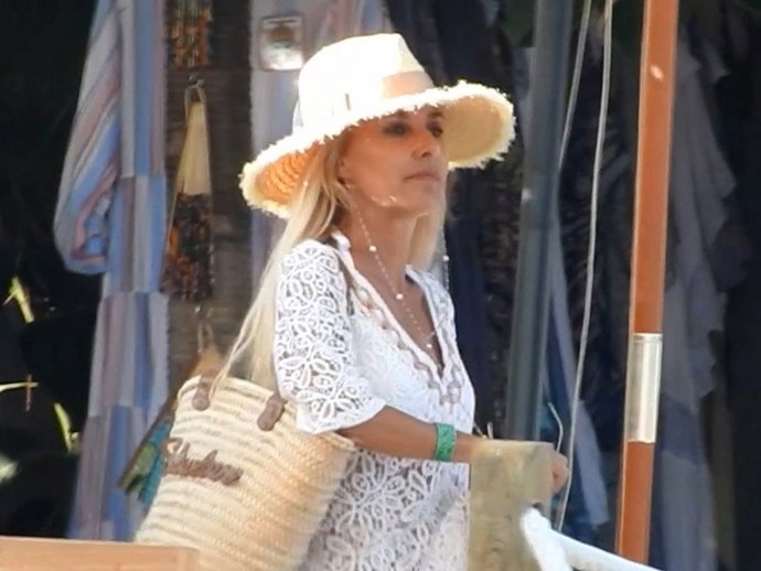 CAYETANA GUILLEN CUERVO EN IBIZA