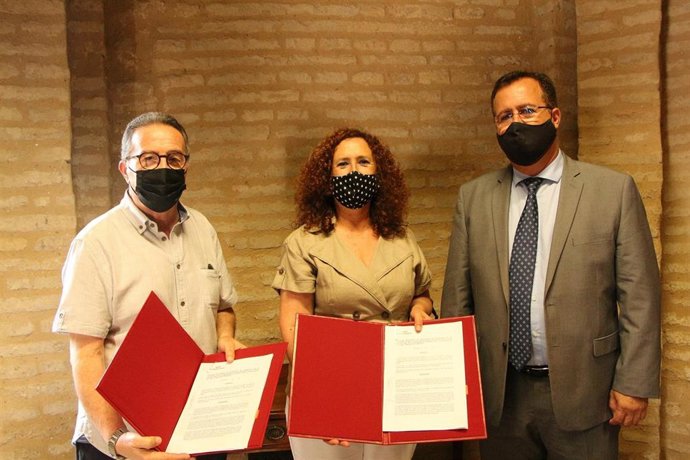 El Ayuntamiento cede un solar a la Hermandad de la Hiniesta para un proyecto deportivo y de ocio.