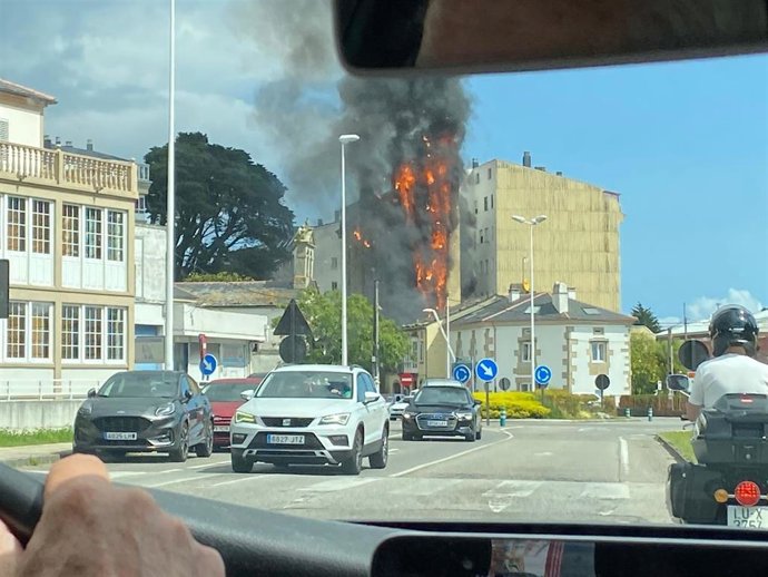 Arde una vivienda unifamiliar en Viveiro (Lugo)