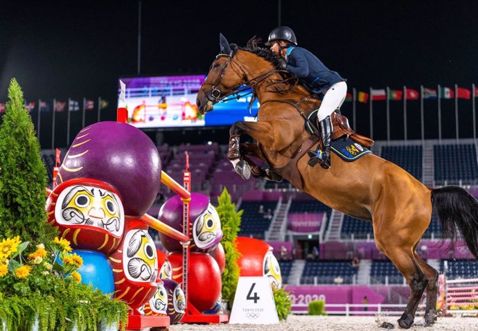 Malin Baryard-Johnsson and Indiana produced one of the three clear rounds that put Sweden at the top of the leaderboard in tonights Team Jumping Qualifier at the Tokyo 2020 Olympic Games in Baji Koen Equestrian Park. (FEI/Arnd Bronkhorst)