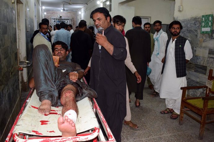 Uno de los heridos en el ataque con paquete bomba en Quetta, en el suroeste de Pakistán.