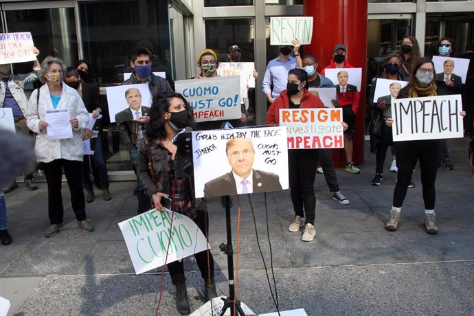 Archivo - 27 March 2021, US, New York: People take part in a rally held in front of New York Governor Andrew Cuomo's office in Manhattan calling him to resign or for his impeachment due to the complaints of 8 female employees. Photo: Bruce Cotler/ZUMA W
