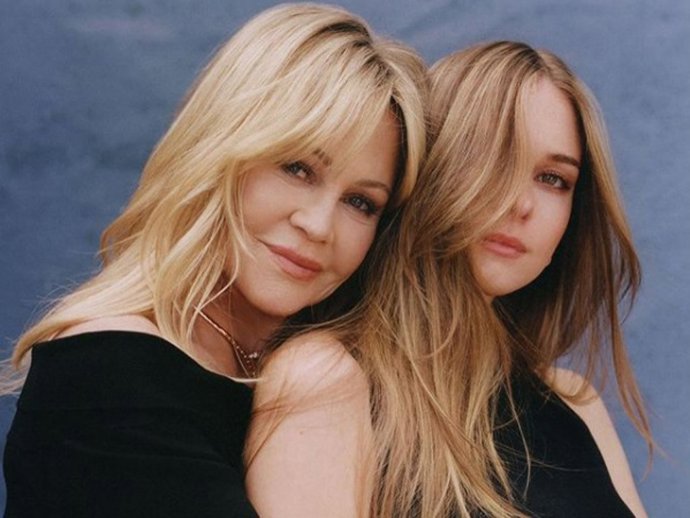 La actriz Melanie Griffith junto a su hija Stella del Carmen en una imagen de Instagram.