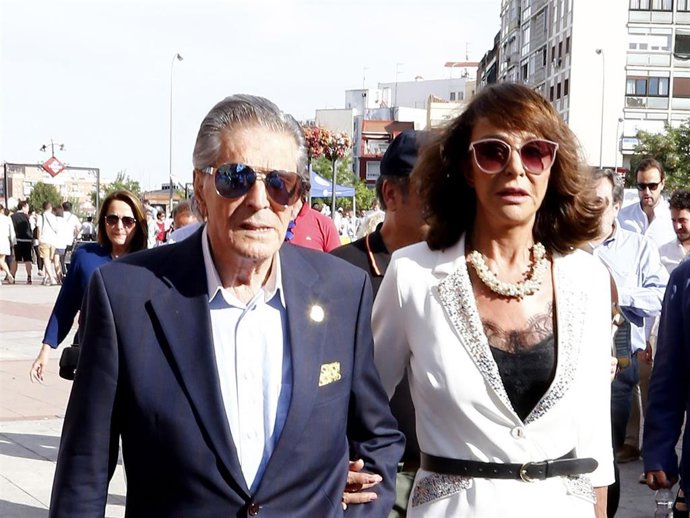 Archivo - Jaime Ostos y su mujer, María Ángeles Grajal, en una imagen de archivo de Europa Press.