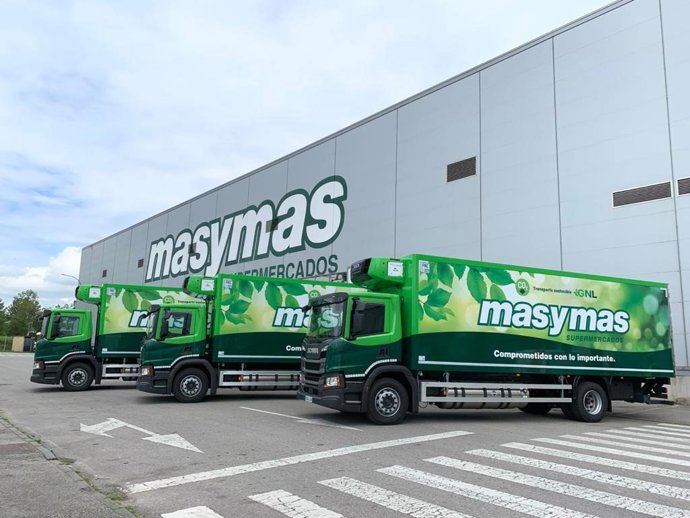 Archivo - Caminones del supermercado Masymas en la sede central.