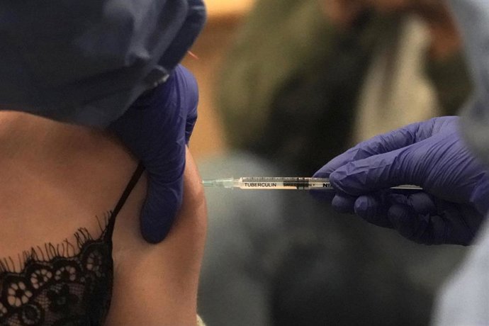 Archivo - Vacuna contra la COVID-19 