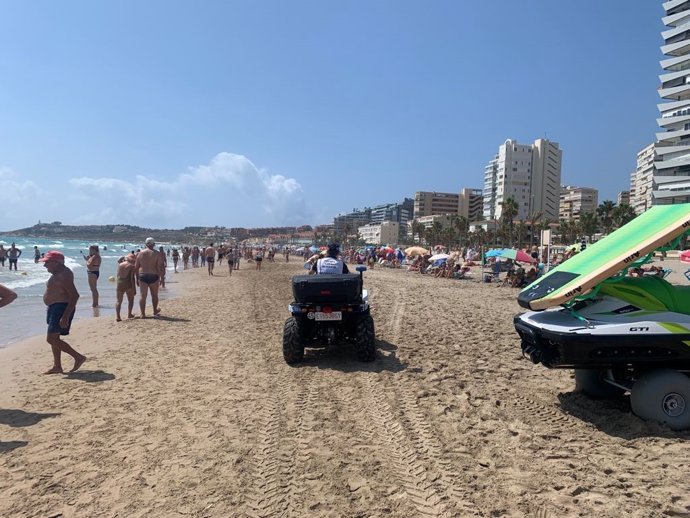 Policía Local Alicante en la playa