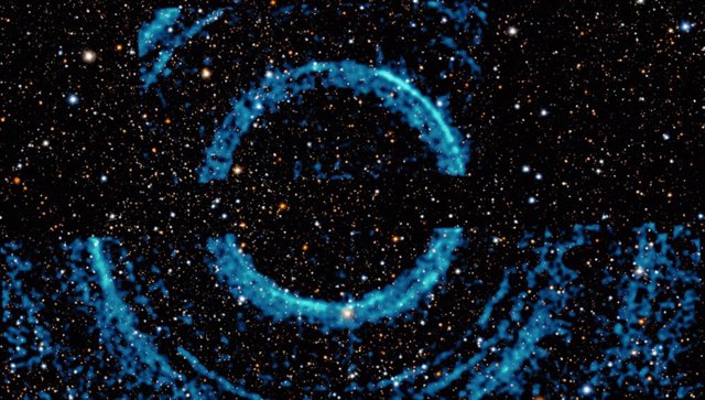 El telescopio Chandra ha captado estos anillos envolviendo un acugjero negro