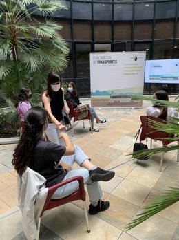 La directora general de Movilidad y Litoral, Marina Munuera, durante la presentación al Consejo de la Juventud del nuevo sistema de transporte público interurbano