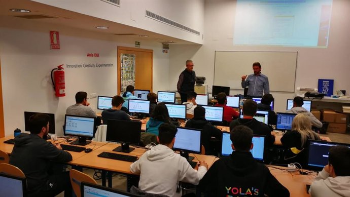 Archivo - Clase de FP DUAL en IES Campanillas