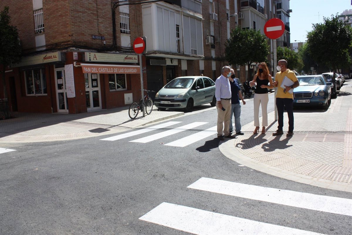 El Ayuntamiento de Sevilla concluye la renovación de redes de El Cerezo con una inversión de más El Ayuntamiento de Sevilla concluye la renovación de redes de El Cerezo con una inversión de más
