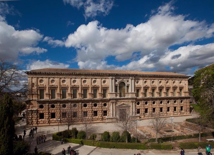 Archivo - Palacio de Carlos V del recinto alhambreño, en imagen de archivo
