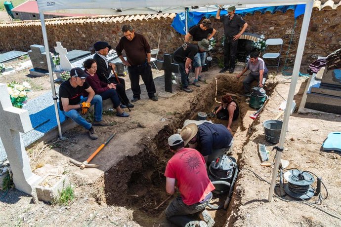 Las subvenciones permitirán que nueve entidades sin ánimo de lucro zaragozanas lleven a cabo exhumaciones, acciones de dignificación y otras actividades como conferencias o publicaciones