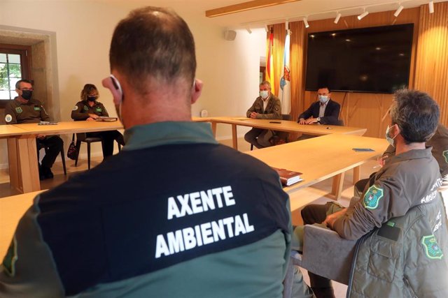 José González en una reunión con la nueva Unidade de Investigación de Incendios Forestais (UIFO)