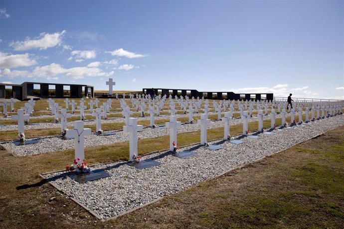 Archivo - Cementerio de Darwin en las Malvinas