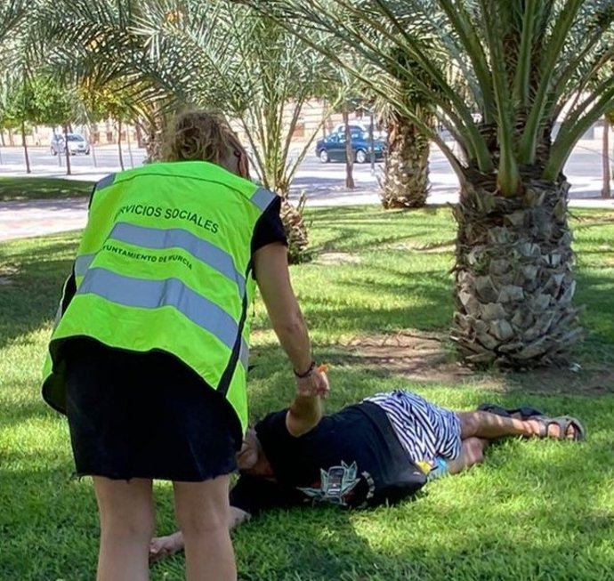 El Semas atiende a 59 personas sin hogar en las calles de Murcia desde el arranque de la 'Operación Calor'