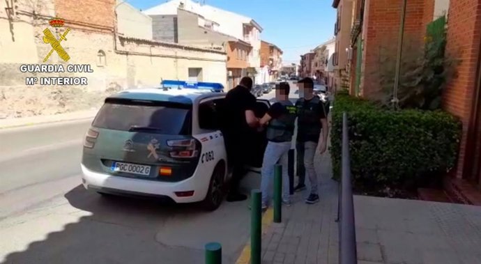 Detención de un hombre por presuntamente robar con violencia en dos casas de apuestas y a una anciana en su domicilio