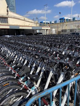 Bicis de BiciMAD almacenadas