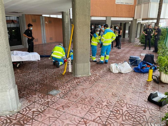Herido grave un trabajador de 63 años al caer desde una altura de 6 metros en Móstoles.