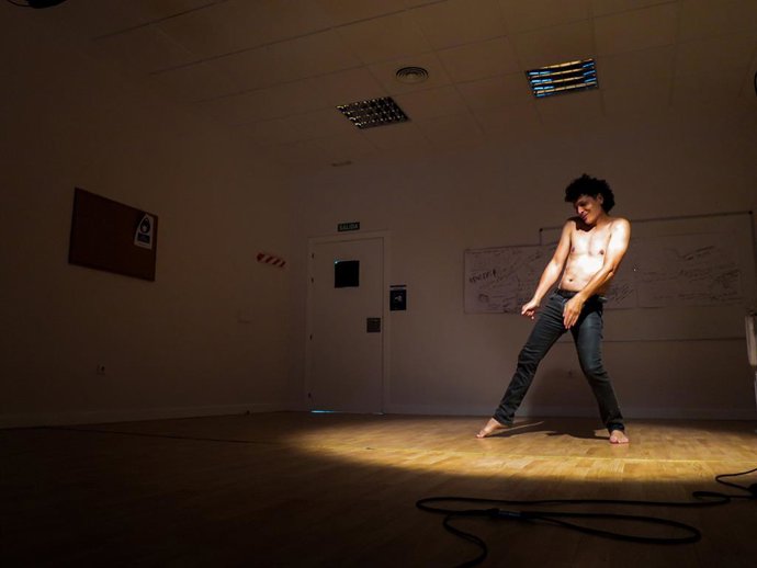 Archivo - Actuación del intérprete y director Juan Luis Corrientes.