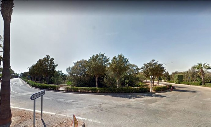 Confluencia de la Avenida de la Sal y la calle Mar Azul, donde se ubicará el nuevo IES en Almerimar.