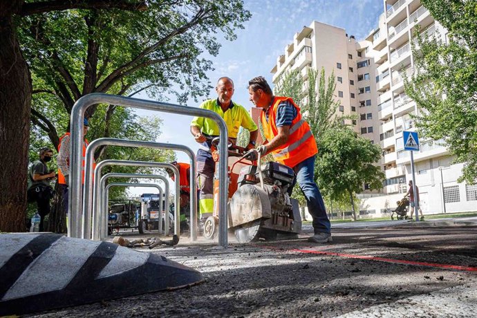 Trabajos en la calle Tierno Galván, con motivo de la Operación Asfalto