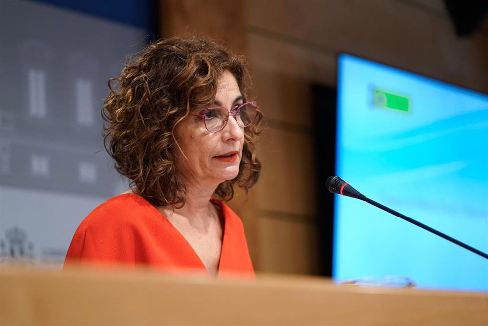 La ministra de Hacienda y Función Pública, Maria Jesús Montero, interviene en una rueda de prensa posterior a una reunión del Consejo de Política Fiscal y Financiera, a 28 de julio de 2021, en Madrid, (España).