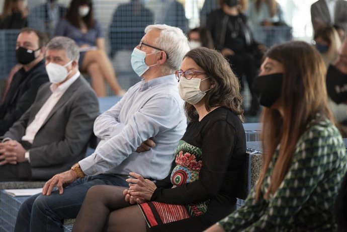 Archivo - El alcalde de Valncia, Joan Ribó, y la vicepresidenta de la Generalitat, Mónica Oltra, en una imagen de archivo