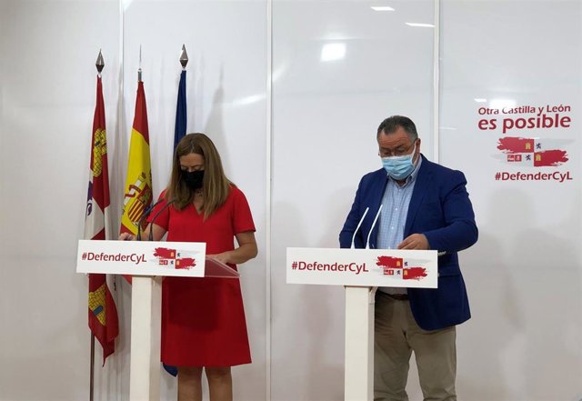 Virginia Barcones comparece acompañada de Eduardo Morán.