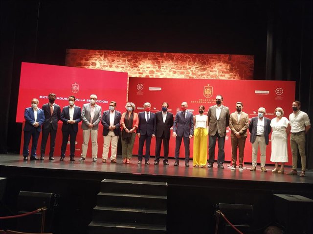 Presentación oficial de los partidos que disputarán las selecciones masculina, femenina y Sub-21 de fútbol en Extremadura en septiembre y octubre