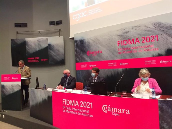 El consejero de Industria, Empleo y Promoción Económica del Principado de Asturias, Enrique Fernández, durante el acto del Colegio Oficial de Agentes Comerciales, en la Fidma (Gijón)