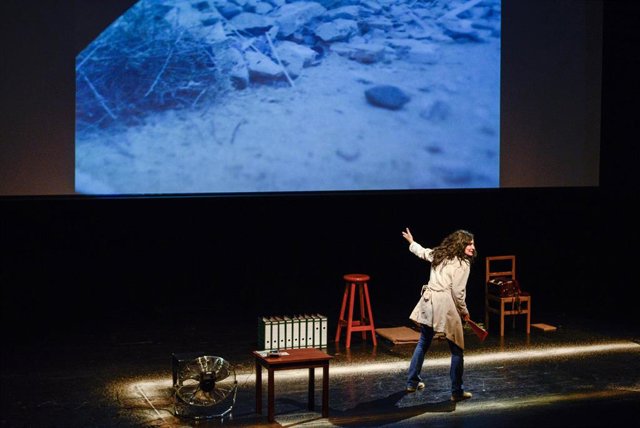 Archivo - La compañía peruana Fílmico Escena, este miércoles en el FETAL de Urones.