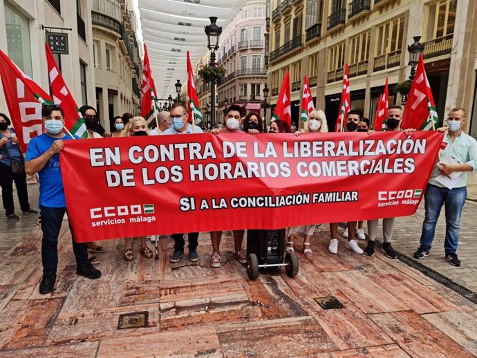 CCOO se concentra contra la Zona de Gran Afluencia Turística en Málaga capital