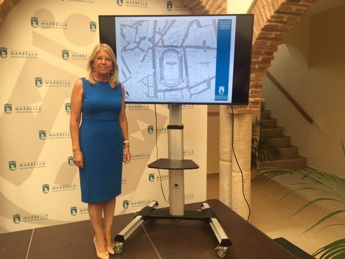 La alcaldesa de Marbella, Ángeles Muñoz, presenta la remodelación del estadio de fútbol del municipio