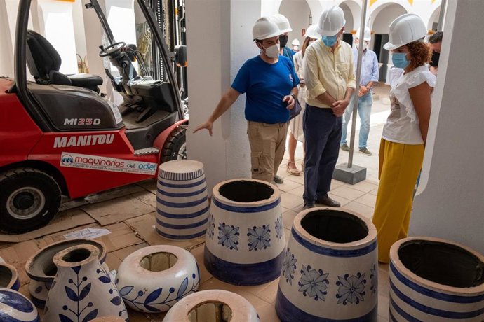Visita a las obras de restauración que se están llevado a cabo en el Santuario de Nuestra Señora del Rocío en la aldea almonteña.
