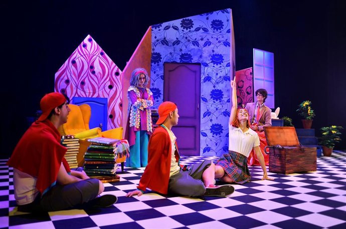 Archivo - Imagen de la obra 'Alicia en el musical de las maravillas'.