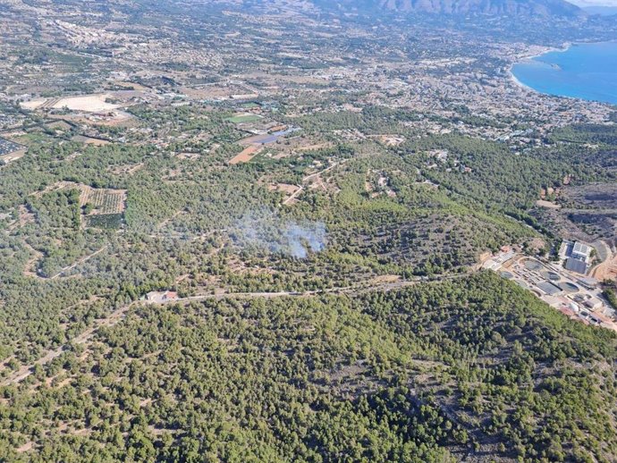 Controlado un incendio forestal en Serra Gelada en Benidorm