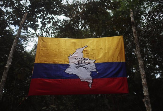 Bandera de Colombia con el símbolo de las FARC