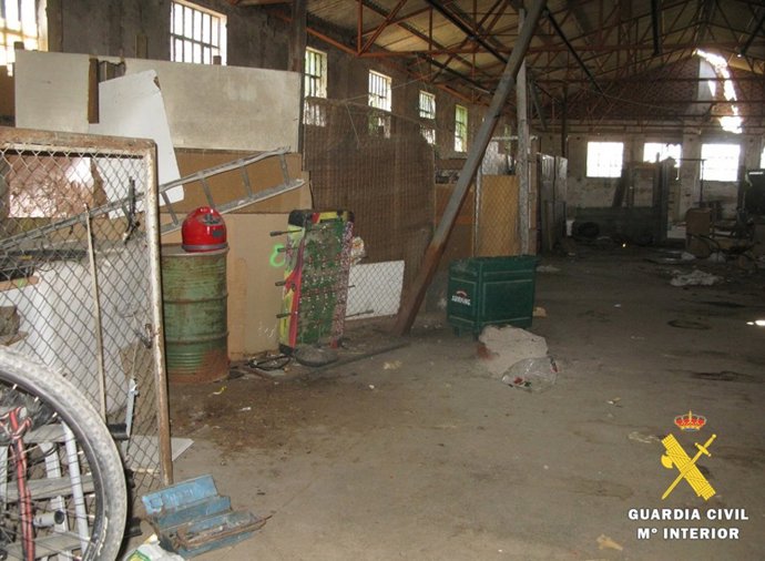 Interior de la nave donde estaban los galgos y los gallos.