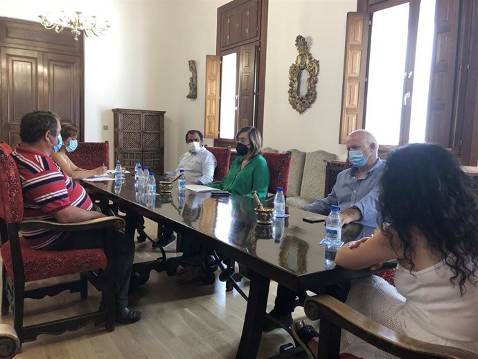 Encuentro entre Armisén y responsables municipales de La Serna.