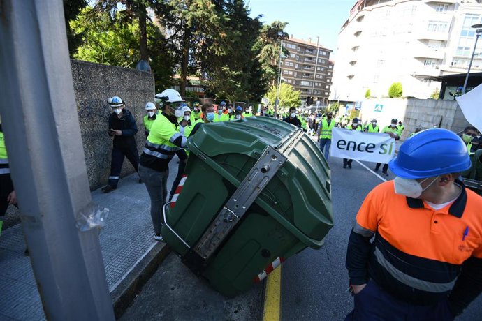 Nuevas protestas de los trabajadores de Ence contra el cierre de la pastera de Lourizán (Pontevedra)